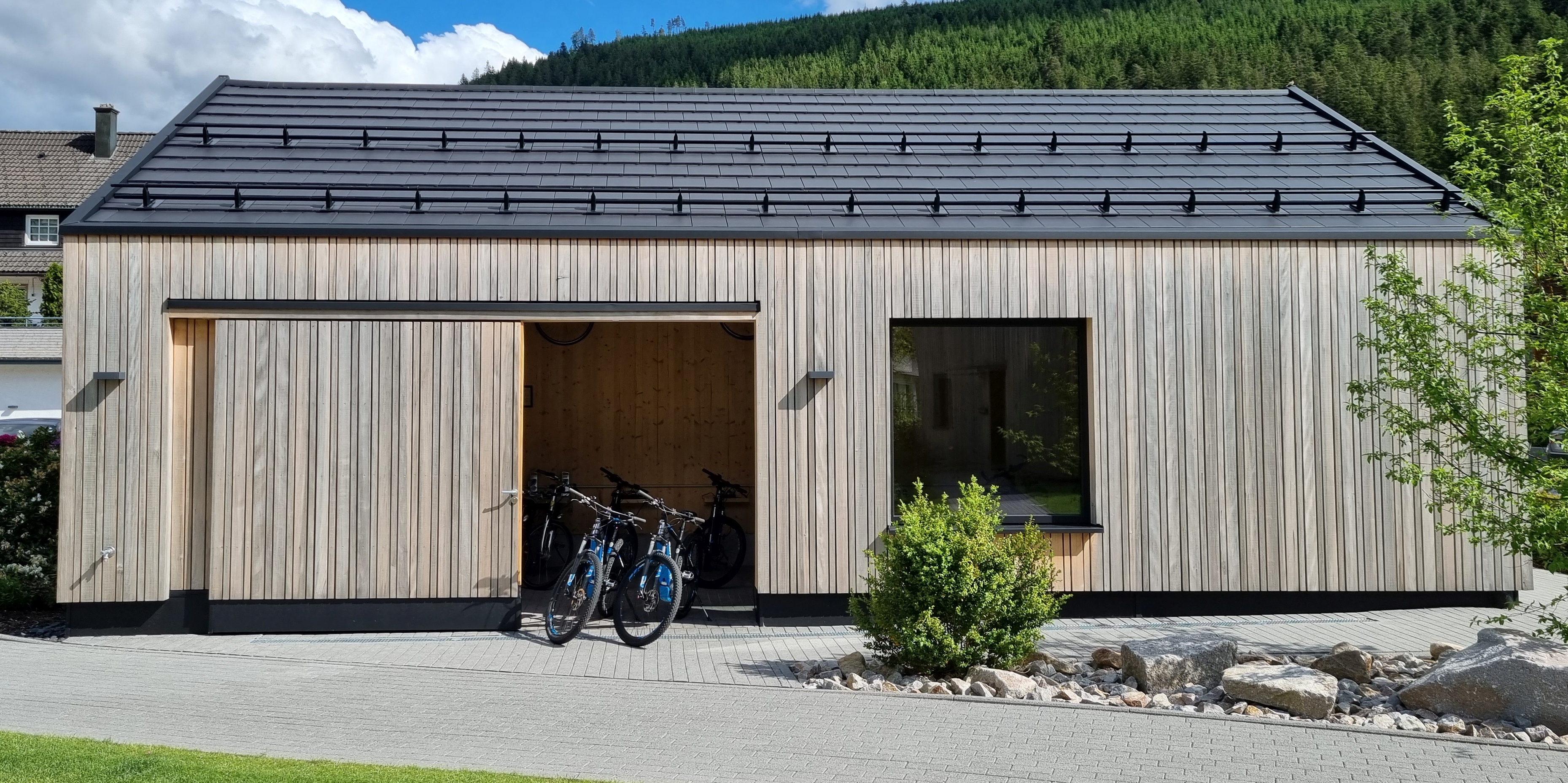 Hotel Engel Obertal_Fahrradschuppen.jpg