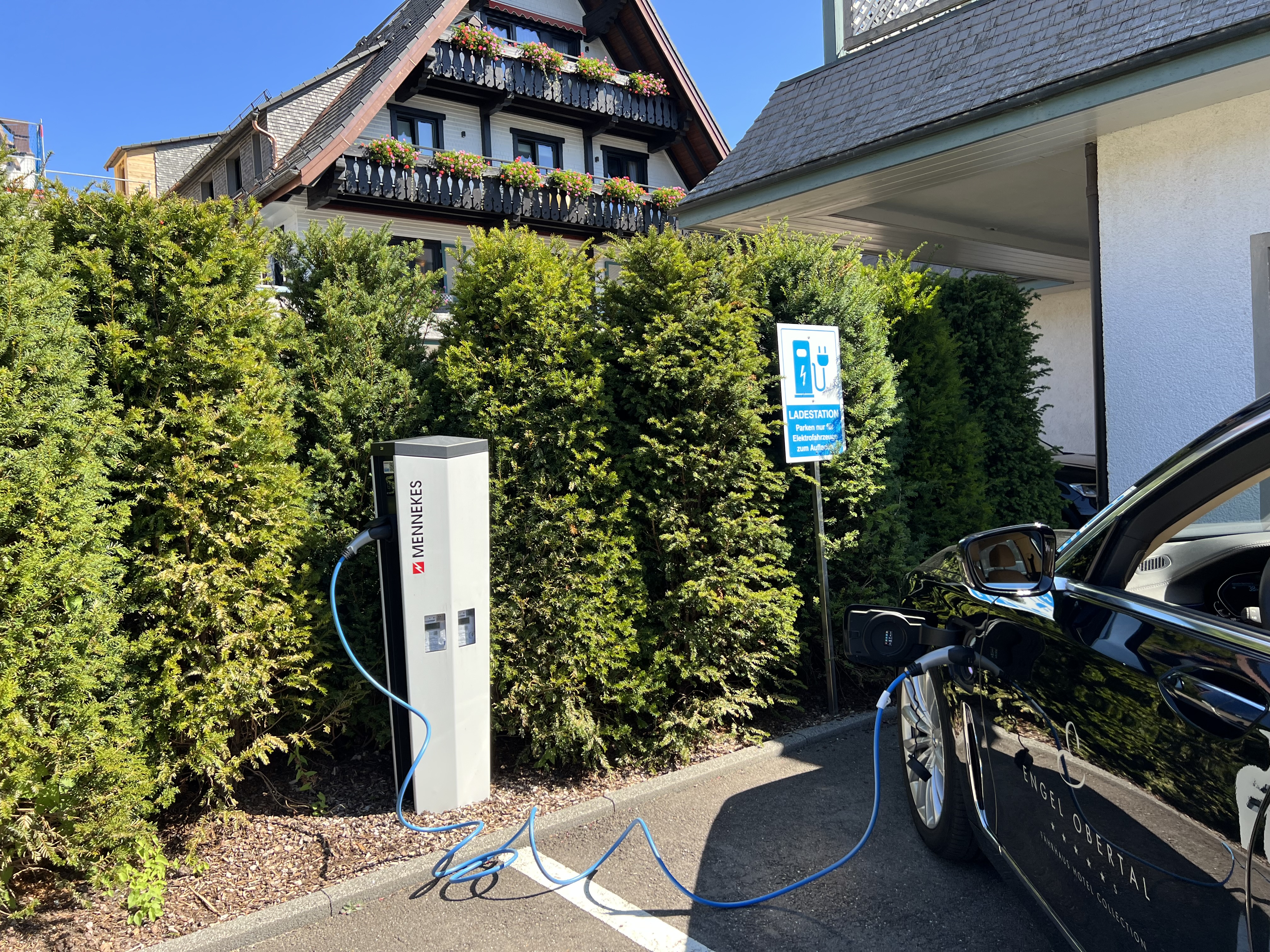 ELadestationBMWnah.jpg