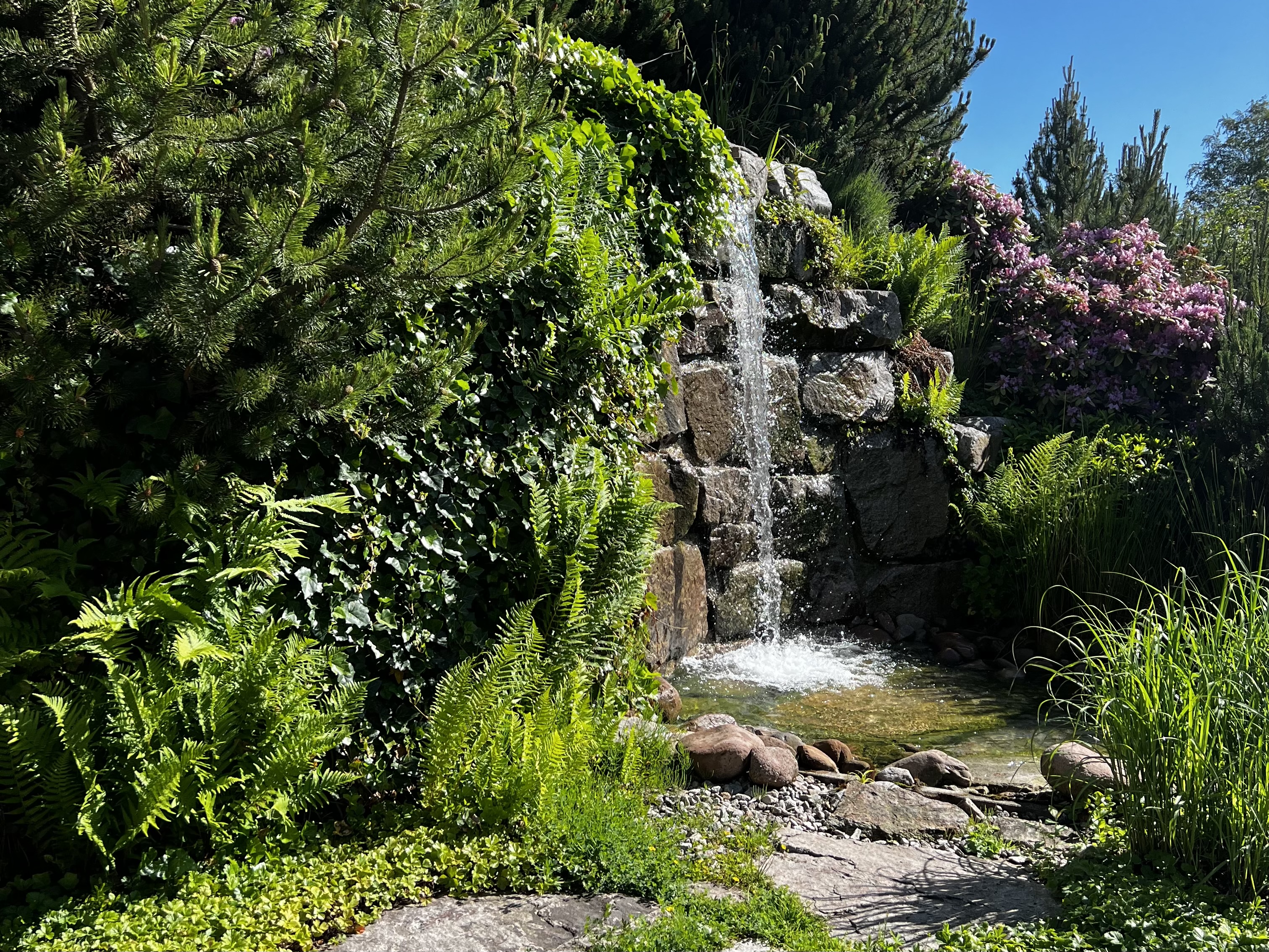 Außenansicht_Wasserfall.jpg